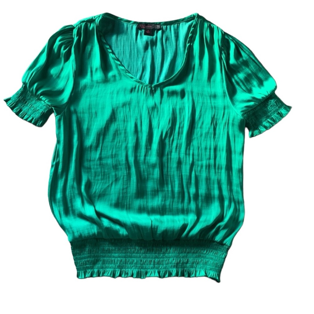 Women’s green silky short sleeve blouse size Medium satiny preppy office